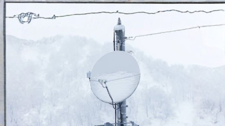 BSアンテナの雪