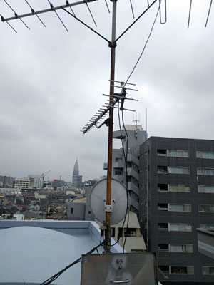 新宿区余丁町にてテレビアンテナ工事