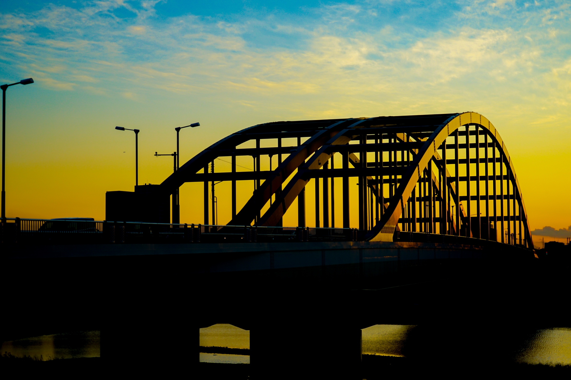 狛江市多摩水道橋と夕暮れ